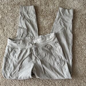 Athleta Trekkie North Jogger Nylon Hiking Pant in Ecru Beige Cream size 8